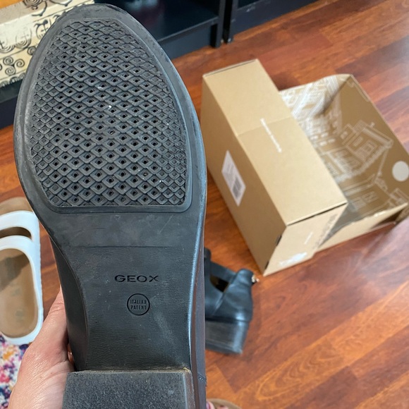 Geox Oxford. So adorable and comfortable! - Picture 3 of 4